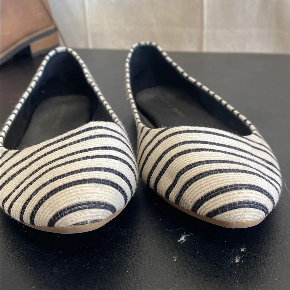 Kelly & Katie Pirassa black stripe flats Size 8